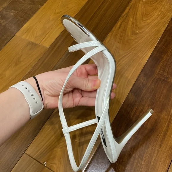 Beautiful sandal - Picture 3 of 5